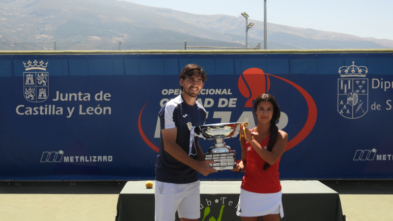 Sergio Dávila y Mencía González se coronan campeones del XXIV Open Nacional Ciudad de Béjar Sergio Dávila y Mencía González se coronan campeones del XXIV Open Nacional Ciudad de Béjar